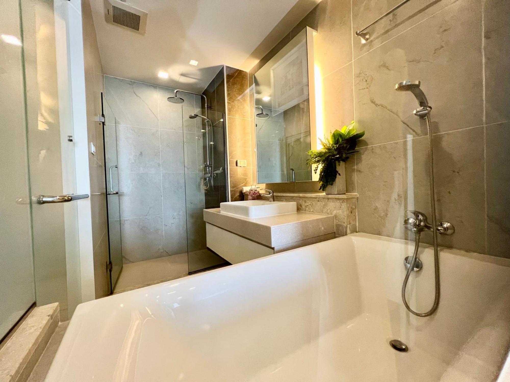 Cozy Luxury @ The Astra Apartamento